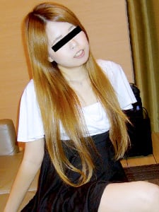 一个闷闷不乐、调皮的新托儿所工作人员 藤井美佐