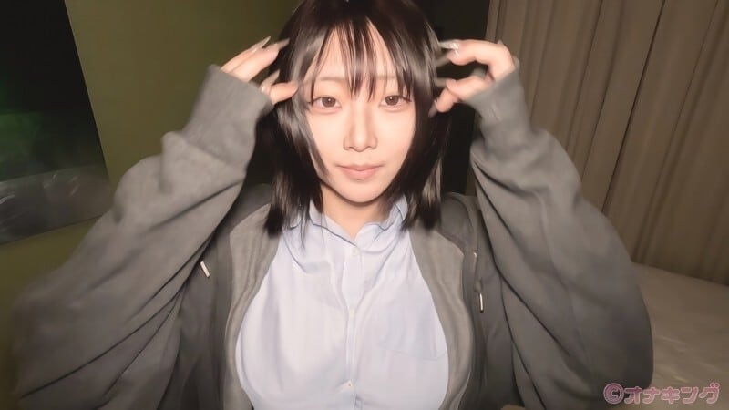 FC2-PPV-4790184 【I罩杯神級巨乳】「我以前對自己的大胸很自卑，所以故意讓它們看起來很小…」一個原本對自己的大胸缺乏自信的女孩，露出她傲人的雙峰，瘋狂呻吟，達到高潮。初次拍攝。